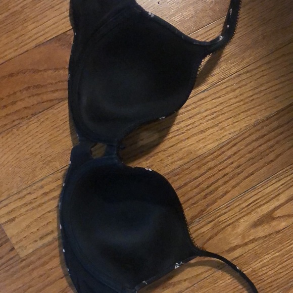 Barely worn Victoria Secret 36D bra. - Picture 4 of 7